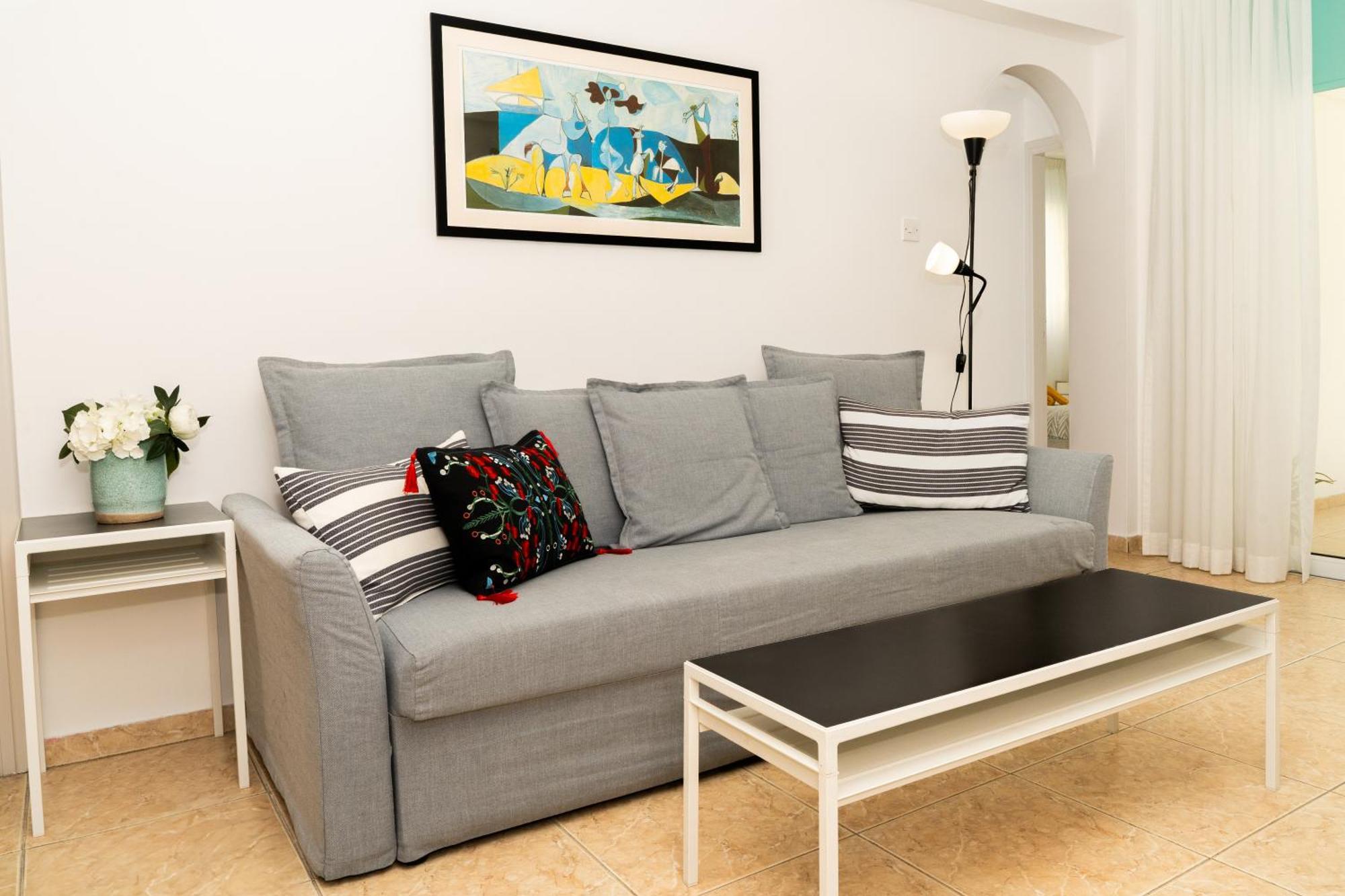 לרנקה Olivia Mackenzie 2 Bedroom Flat With Pool מראה חיצוני תמונה