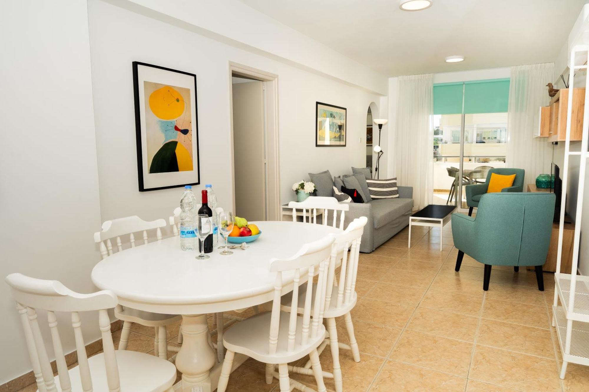 לרנקה Olivia Mackenzie 2 Bedroom Flat With Pool מראה חיצוני תמונה